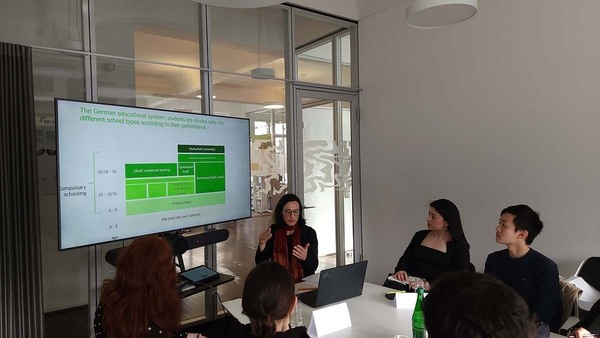 Students visited the Expert Council on Migration and Integration (SVR) and learned the ways German education differs from the American system, including how it is changing. Dr. Mohini Lokhande, deputy head of the SVR’s research unit, offered her expertise.